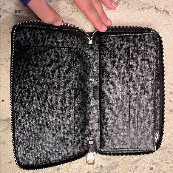 Louis Vuitton Zippy Organizer
Damier Graphite Canvas Black - Picture 2 of 9